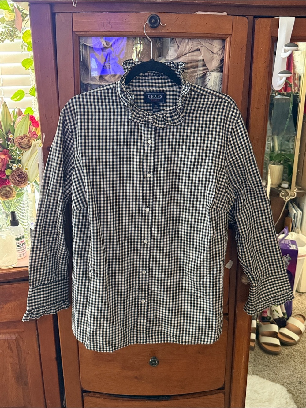 2X Chaps Women's Black and White Gingham Ruffle-Collar Button-Down Shirt